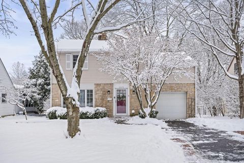 Photo of 2225 Swansea Road, Columbus, OH 43221 (MLS # 225044376)