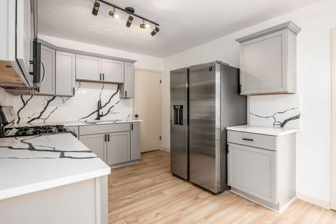 Tiny photo for 2350 Edenburgh Drive S, Columbus, OH 43219 (MLS # 226004906)