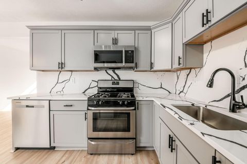 Tiny photo for 2350 Edenburgh Drive S, Columbus, OH 43219 (MLS # 226004906)