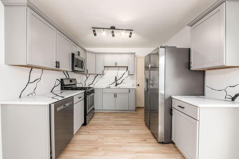 Tiny photo for 2350 Edenburgh Drive S, Columbus, OH 43219 (MLS # 226004906)