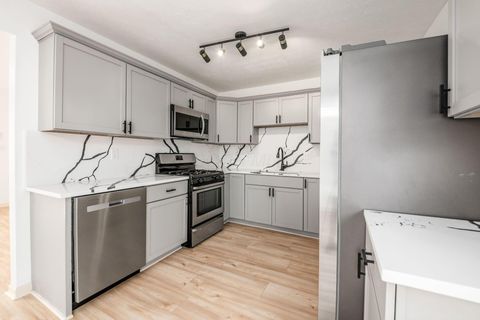 Tiny photo for 2350 Edenburgh Drive S, Columbus, OH 43219 (MLS # 226004906)