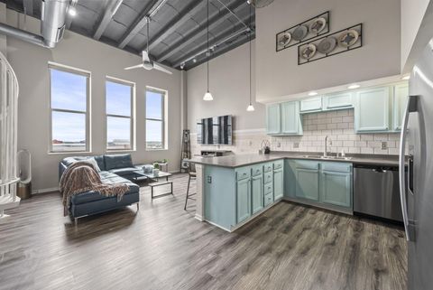 Photo of 110 N 3rd Street 604 #604, Columbus, OH 43215 (MLS # 225028411)
