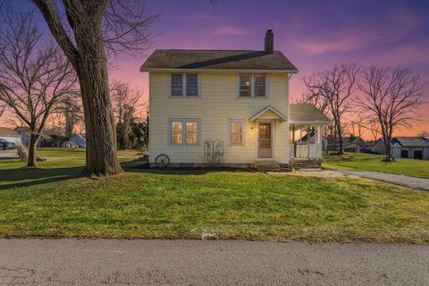 Photo of 1024 Springlawn Avenue, Harrisburg, OH 43126 (MLS # 226002178)