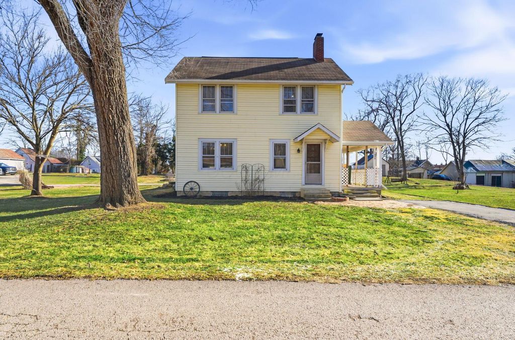 Photo of 1024 Springlawn Avenue, Harrisburg, OH 43126 (MLS # 226002178)