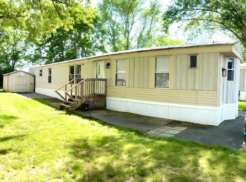 Photo of 18 Skyline Drive Drive, Ashville, OH 43103 (MLS # 225040410) Photo of 18 Skyline Drive Drive, Ashville, OH 43103 (MLS # 225040410)