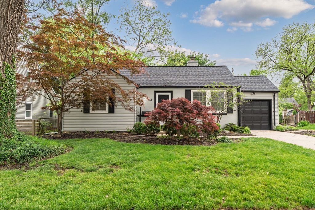 Photo of 368 Kenbrook Drive, Worthington, OH 43085 (MLS # 226014765)