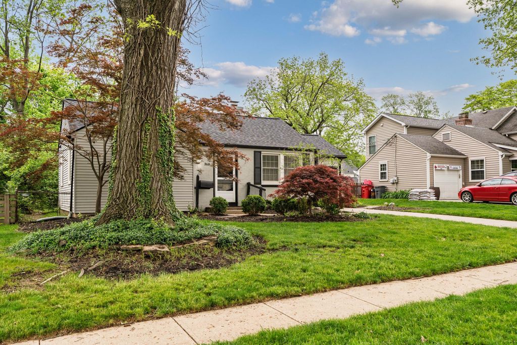 Photo of 368 Kenbrook Drive, Worthington, OH 43085 (MLS # 226014765)