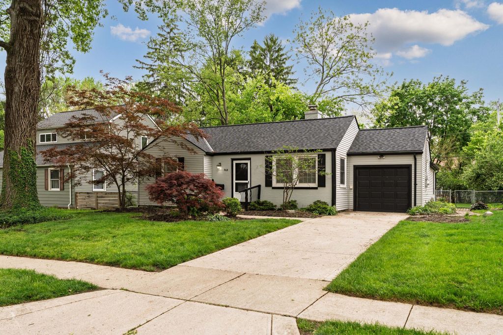 Photo of 368 Kenbrook Drive, Worthington, OH 43085 (MLS # 226014765)