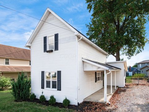 Photo of 825 Columbus Avenue, Marysville, OH 43040 (MLS # 225036259) Photo of 825 Columbus Avenue, Marysville, OH 43040 (MLS # 225036259)