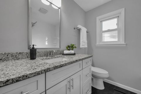 Tiny photo for 905 Caniff Road, Columbus, OH 43221 (MLS # 225039671)