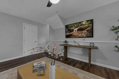 Tiny photo for 905 Caniff Road, Columbus, OH 43221 (MLS # 225039671)