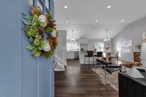 Tiny photo for 905 Caniff Road, Columbus, OH 43221 (MLS # 225039671)