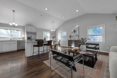 Tiny photo for 905 Caniff Road, Columbus, OH 43221 (MLS # 225039671)