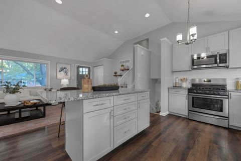 Tiny photo for 905 Caniff Road, Columbus, OH 43221 (MLS # 225039671)