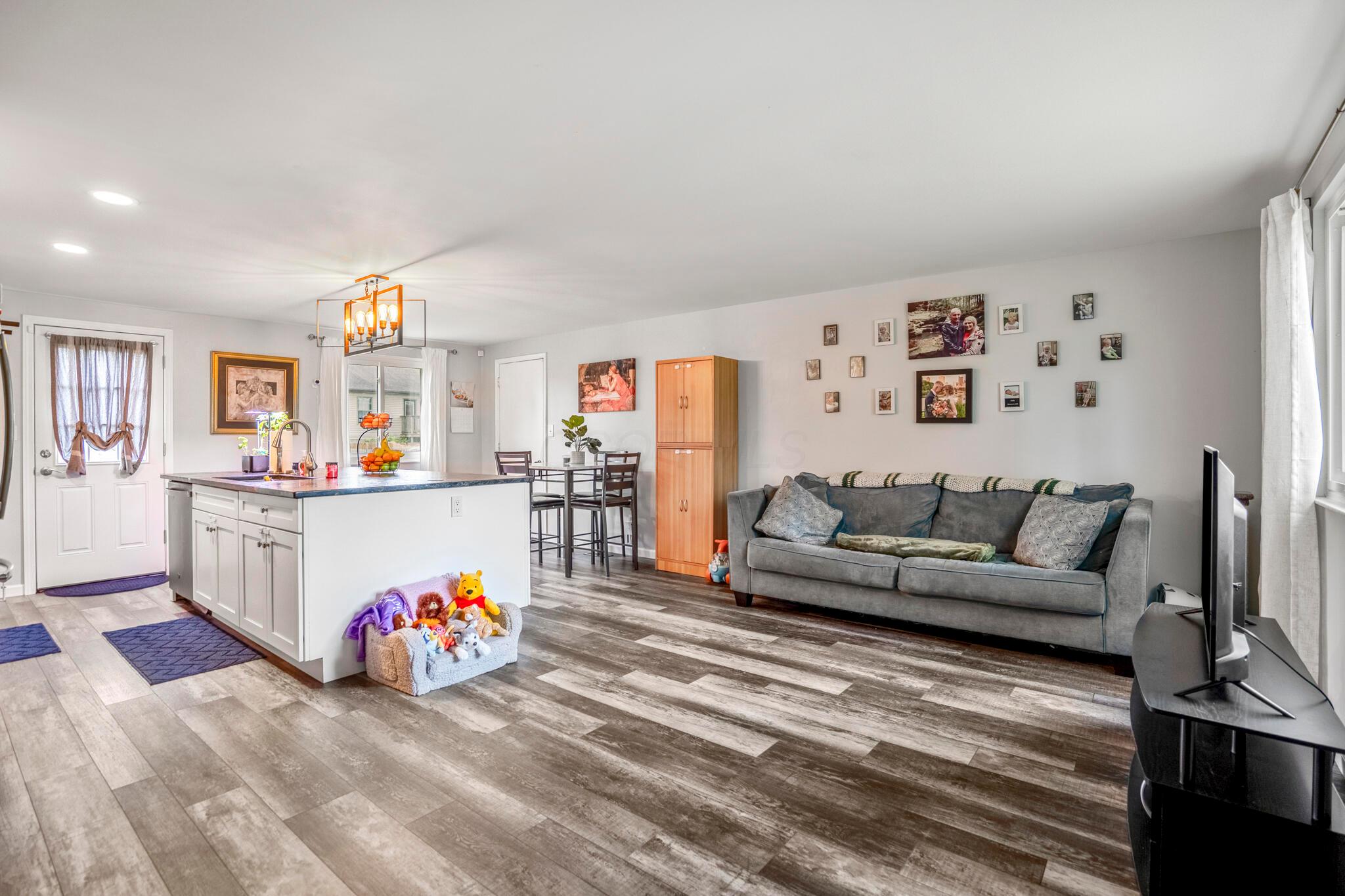 2421 Nugget Drive, Grove City, Ohio image 4