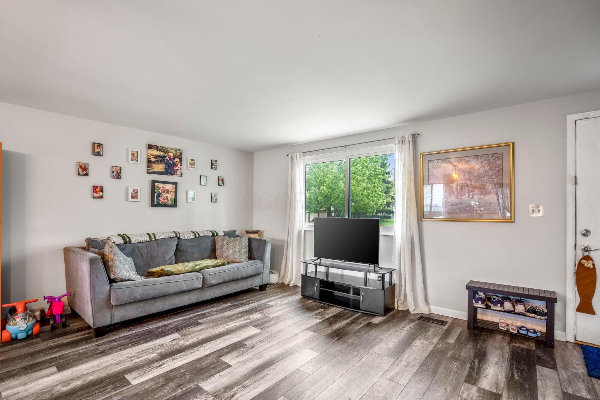 2421 Nugget Drive, Grove City, Ohio image 6