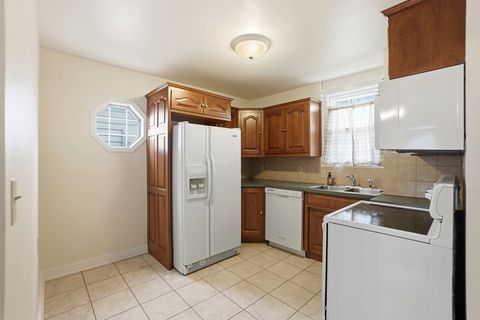 Tiny photo for 555 E Weber Road, Columbus, OH 43202 (MLS # 225044647)