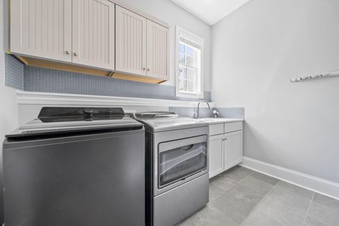 Tiny photo for 4025 Chelsea Green W, New Albany, OH 43054 (MLS # 226014111)