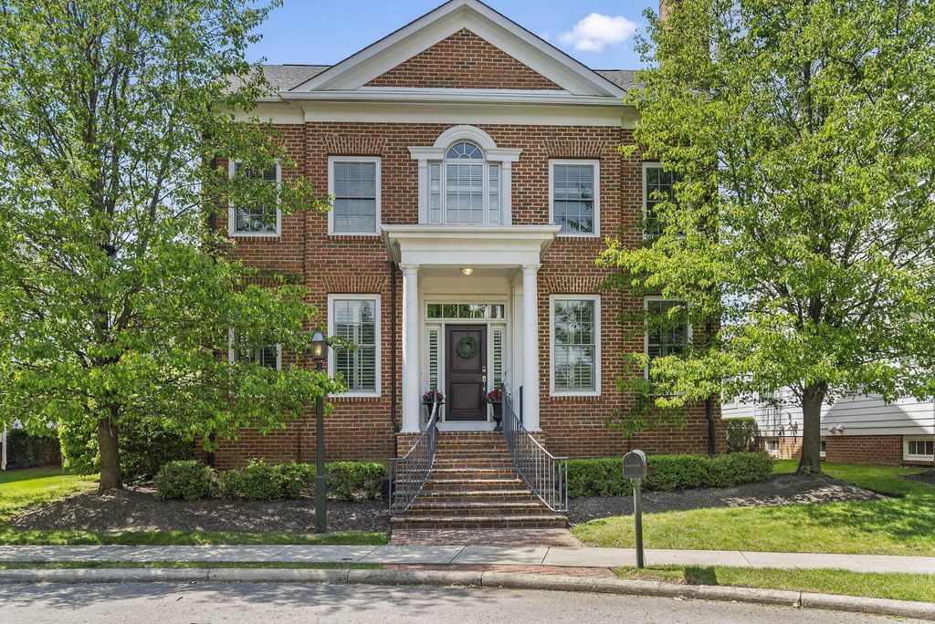 Photo of 4025 Chelsea Green W, New Albany, OH 43054 (MLS # 226014111)