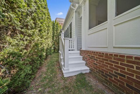Tiny photo for 4025 Chelsea Green W, New Albany, OH 43054 (MLS # 226014111)