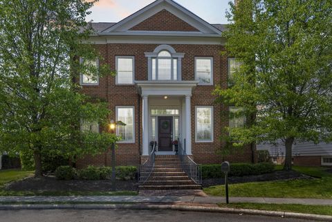 Tiny photo for 4025 Chelsea Green W, New Albany, OH 43054 (MLS # 226014111)