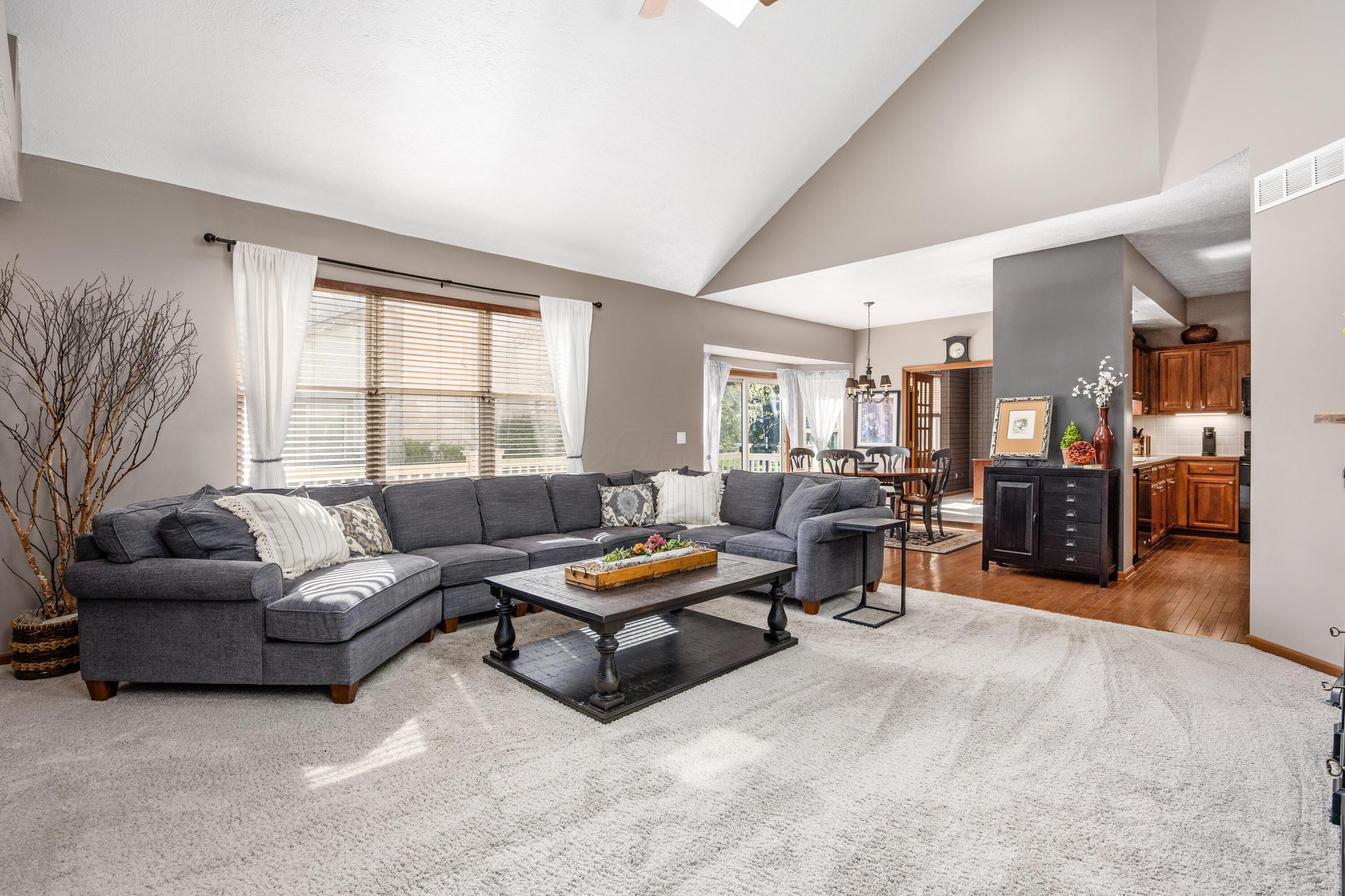 6345 Angeles Drive, Dublin, Ohio image 4