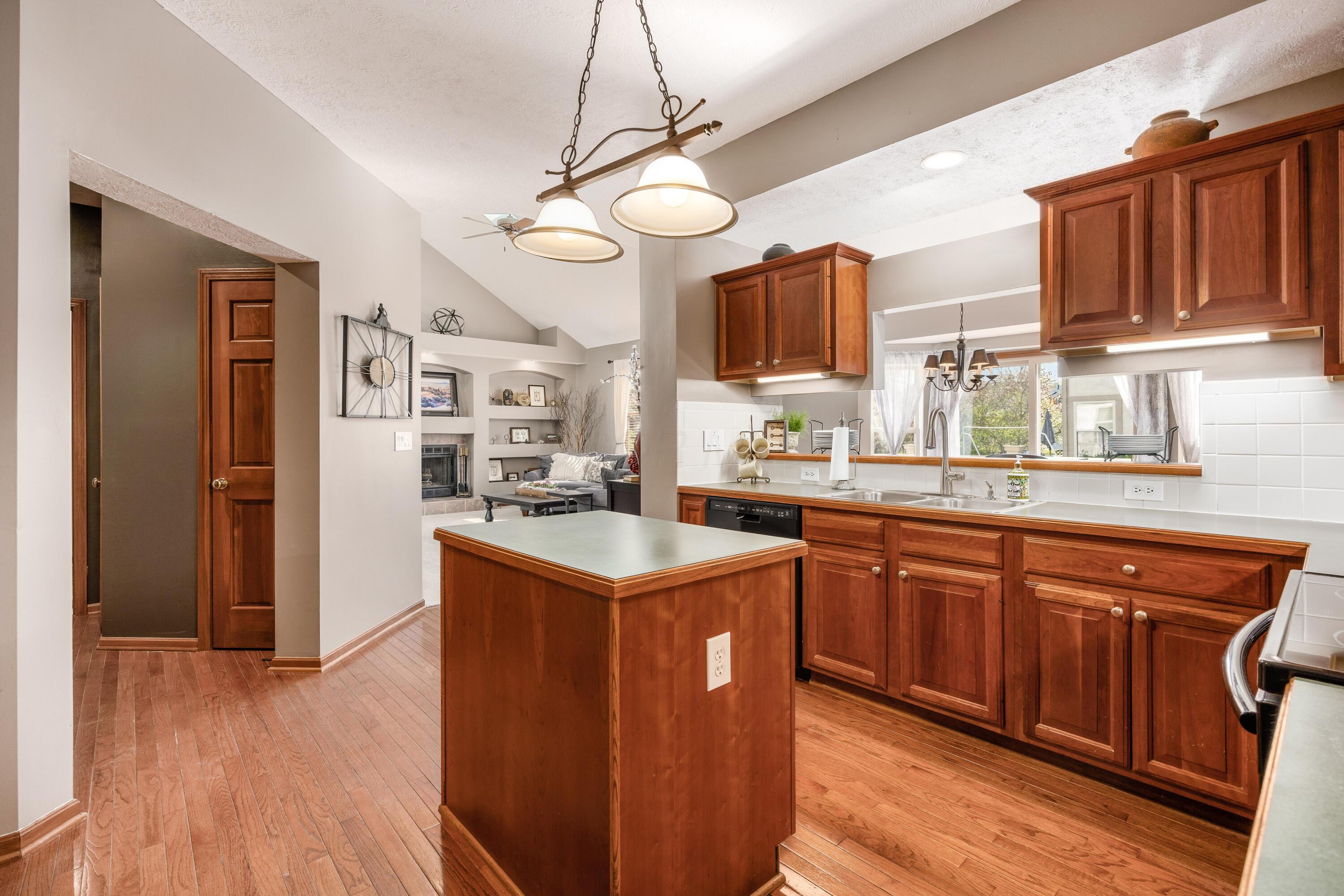 6345 Angeles Drive, Dublin, Ohio image 7