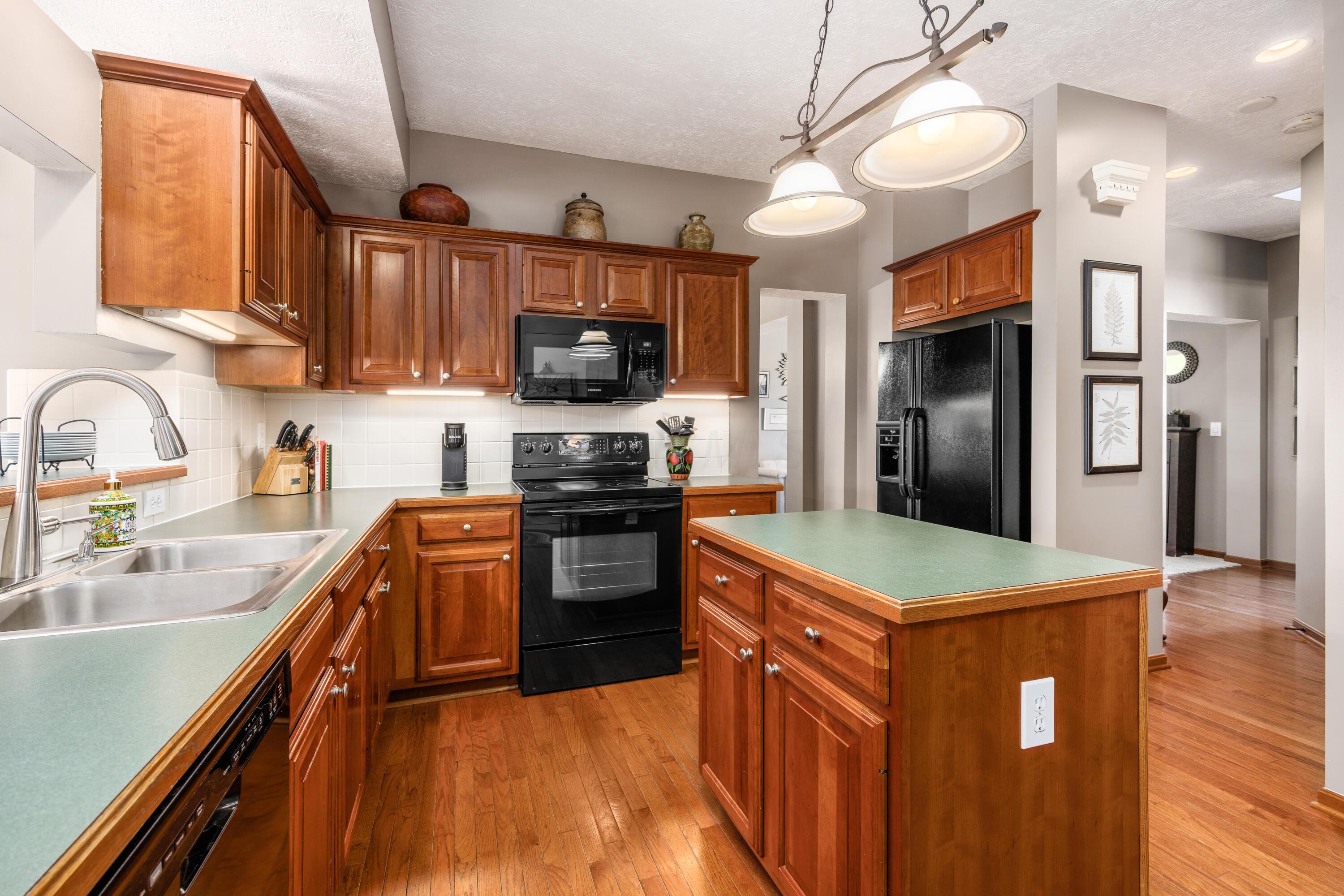 6345 Angeles Drive, Dublin, Ohio image 8
