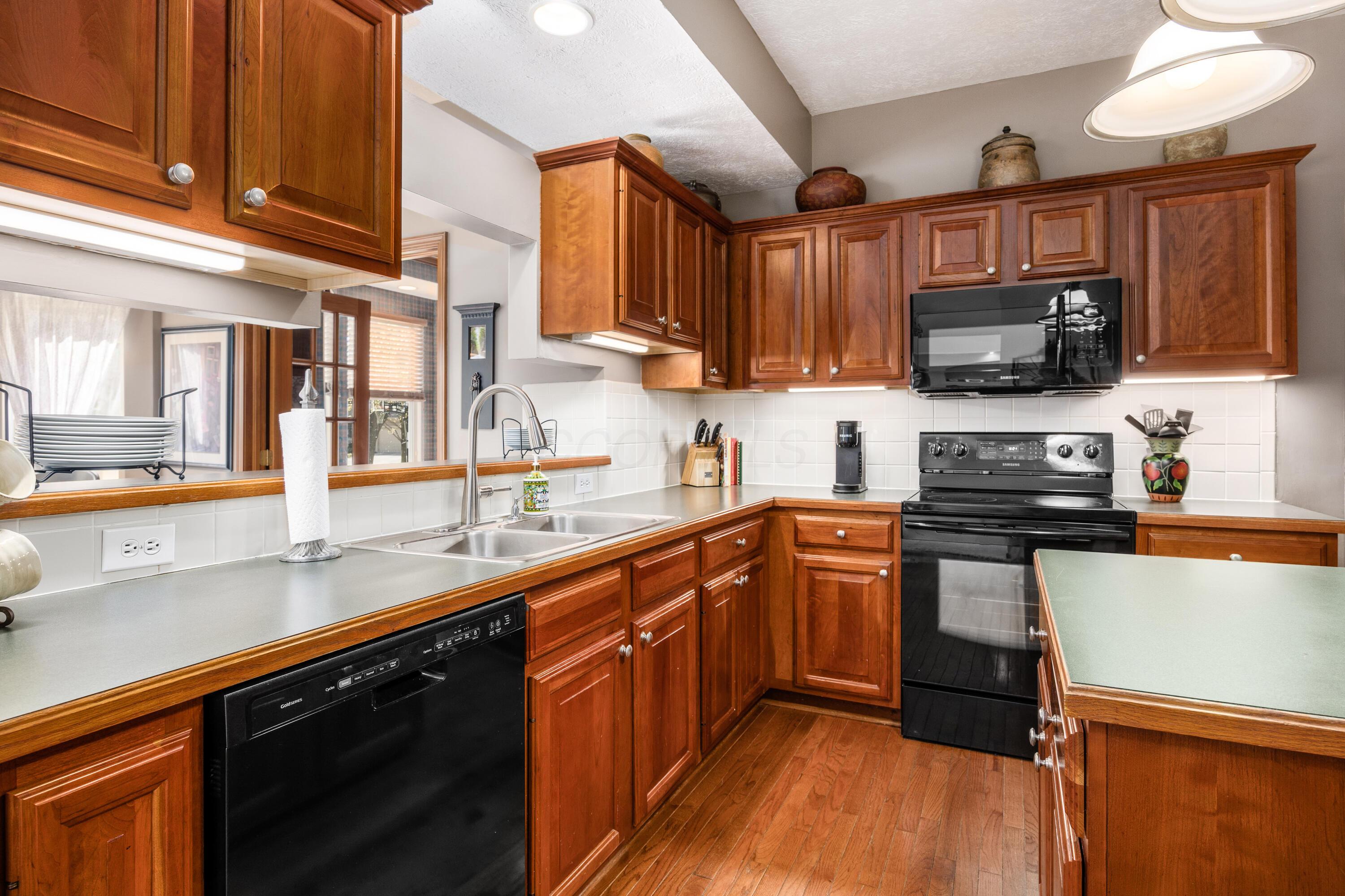 6345 Angeles Drive, Dublin, Ohio image 20