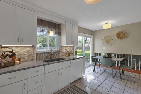 Tiny photo for 5718 Bangor Court, Columbus, OH 43235 (MLS # 225039668)