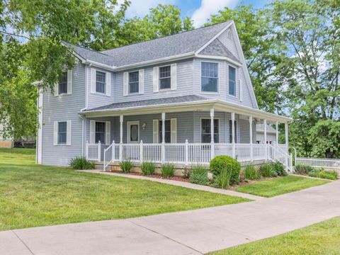 Photo of 170 Applewood Drive, Chillicothe, OH 45601 (MLS # 226022429)