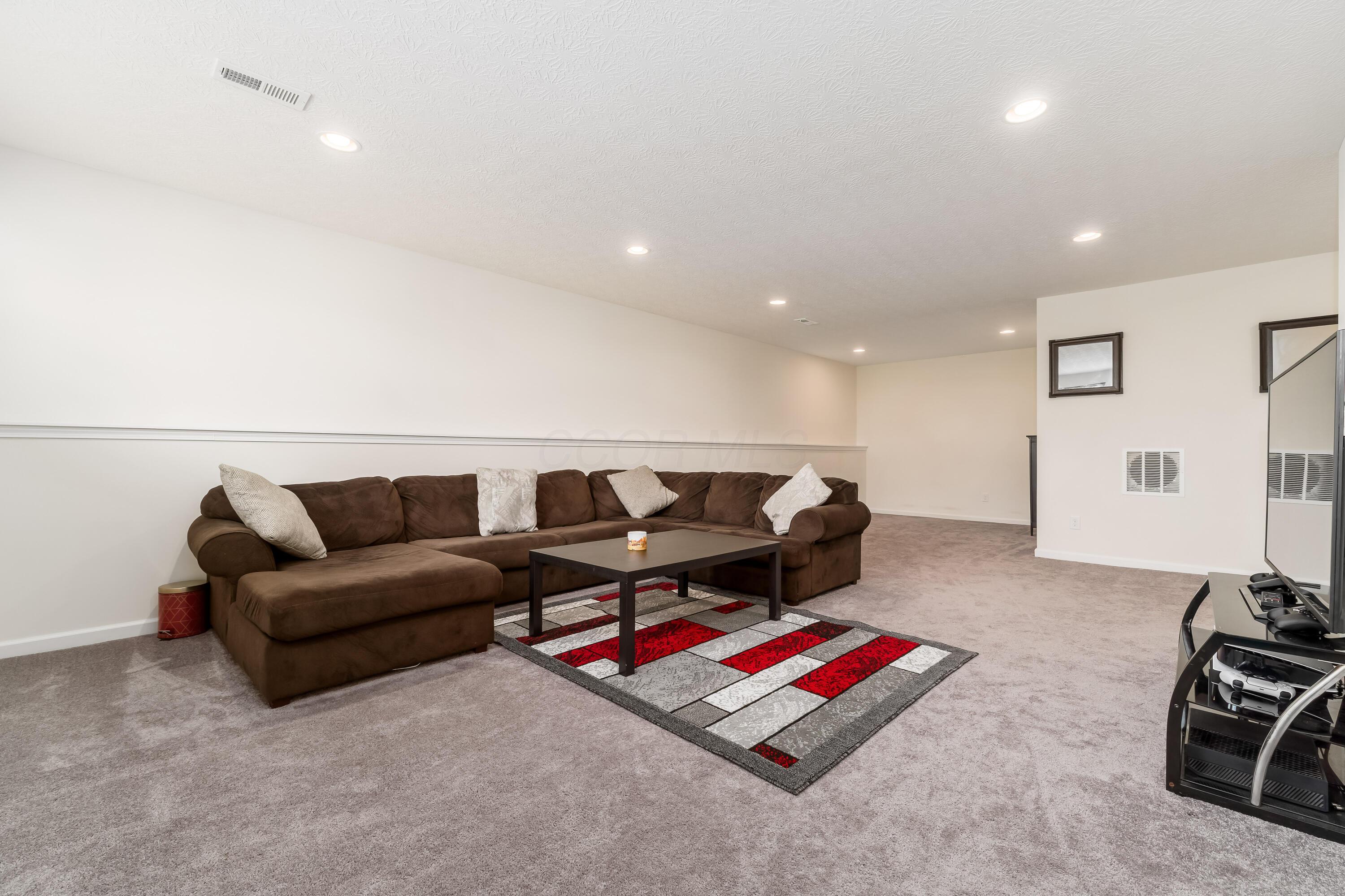 8123 Comstock Terrace, Pickerington, Ohio image 43