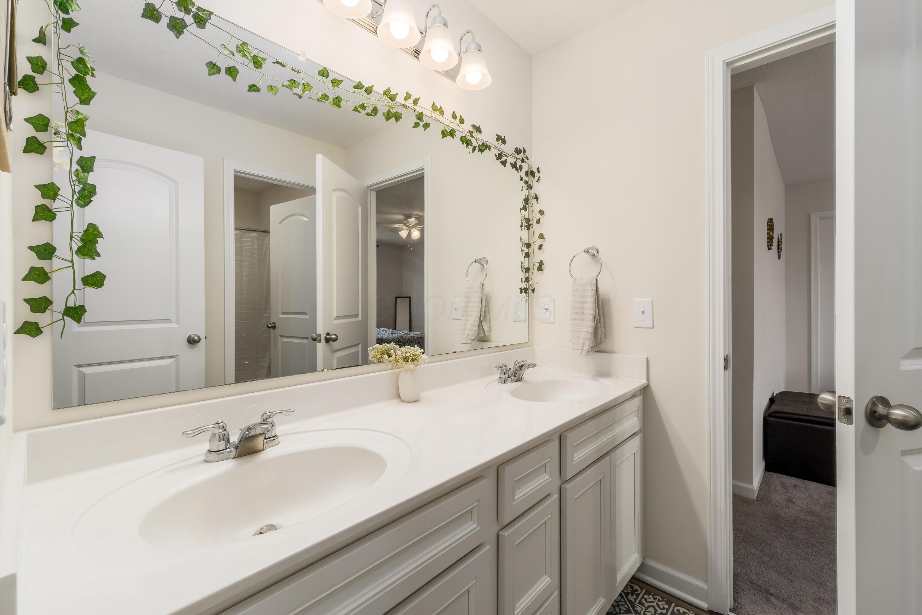 8123 Comstock Terrace, Pickerington, Ohio image 35