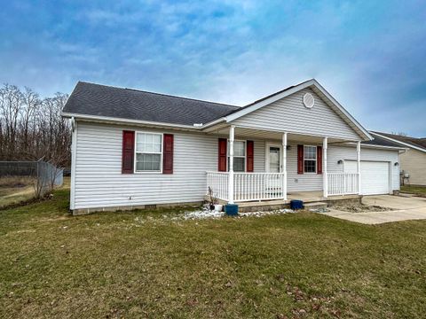 Photo of 911 Riverbirch Road, Washington Court House, OH 43160 (MLS # 226005250)