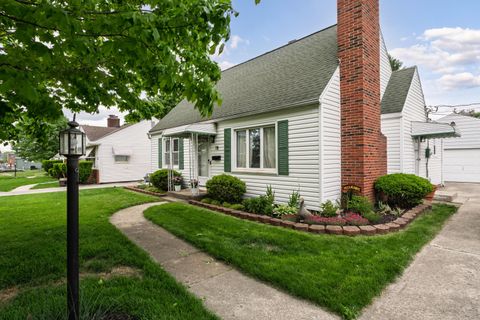 Photo of 78 Southgate Drive, Columbus, OH 43207 (MLS # 226018029)