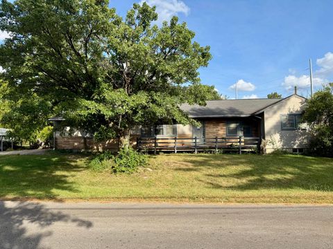 Photo of 1550 Idlewild Drive, Columbus, OH 43232 (MLS # 225036353) Photo of 1550 Idlewild Drive, Columbus, OH 43232 (MLS # 225036353)