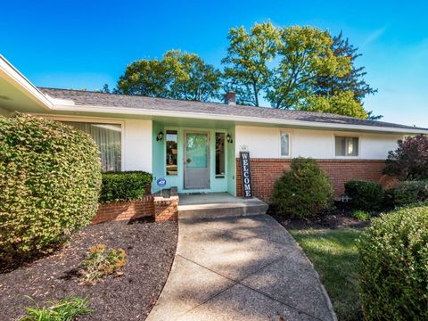 Photo of 1410 Wakefield Court E, Columbus, OH 43209 (MLS # 225038980)