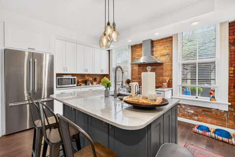 Tiny photo for 556 City Park Avenue, Columbus, OH 43215 (MLS # 226029000)