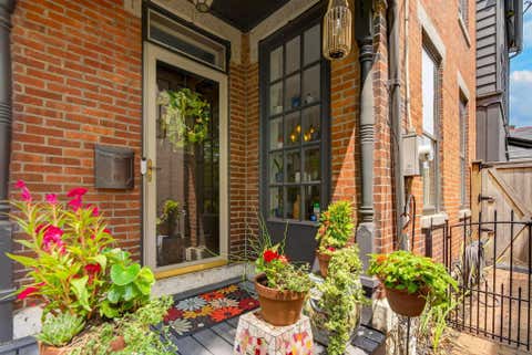 Tiny photo for 556 City Park Avenue, Columbus, OH 43215 (MLS # 226029000)