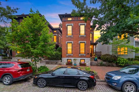 Photo of 556 City Park Avenue, Columbus, OH 43215 (MLS # 226029000)
