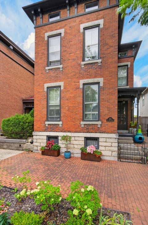 Tiny photo for 556 City Park Avenue, Columbus, OH 43215 (MLS # 226029000)