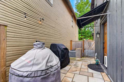 Tiny photo for 556 City Park Avenue, Columbus, OH 43215 (MLS # 226029000)