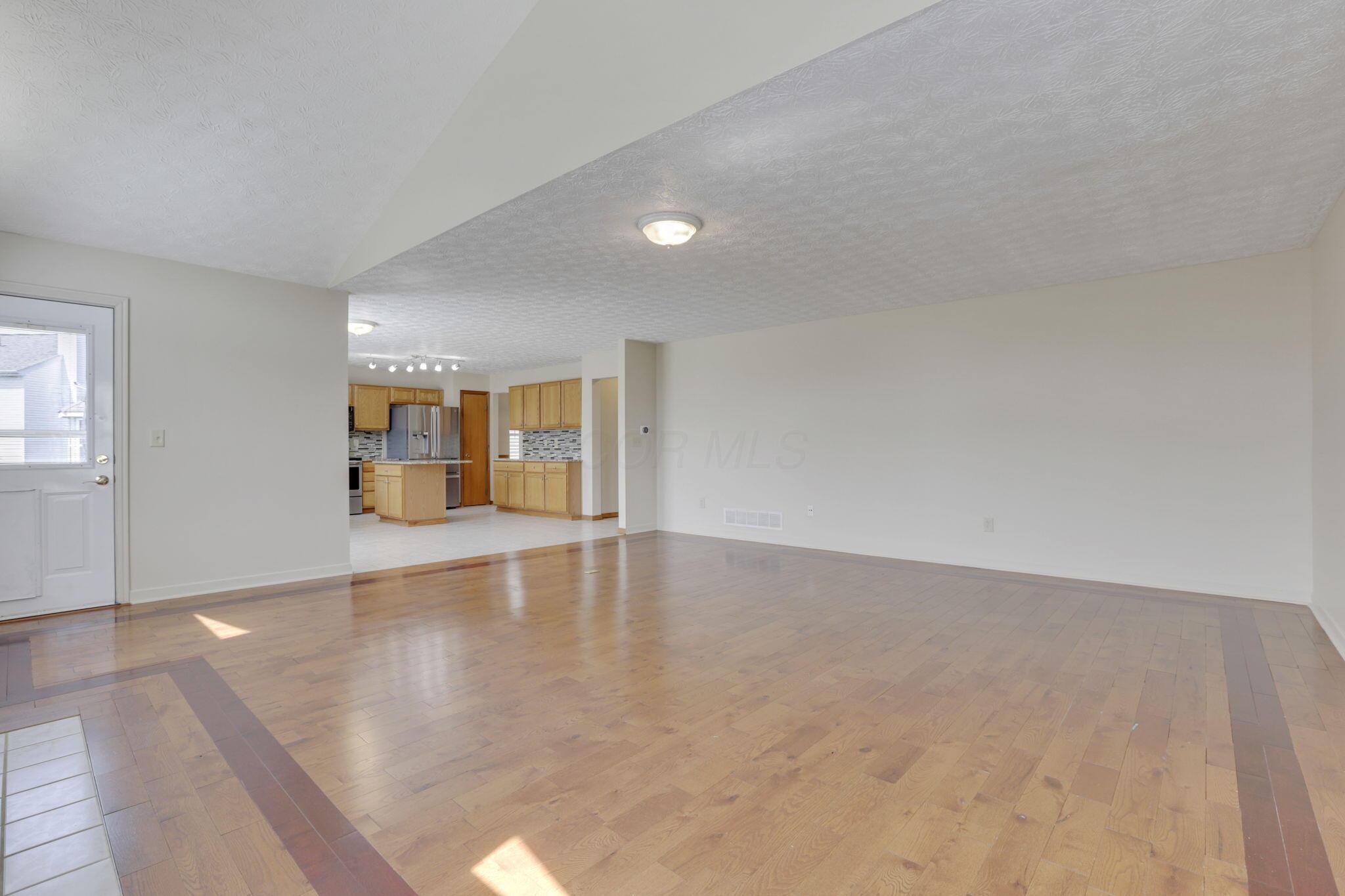 516 Streamwater Drive, Blacklick, Ohio image 13