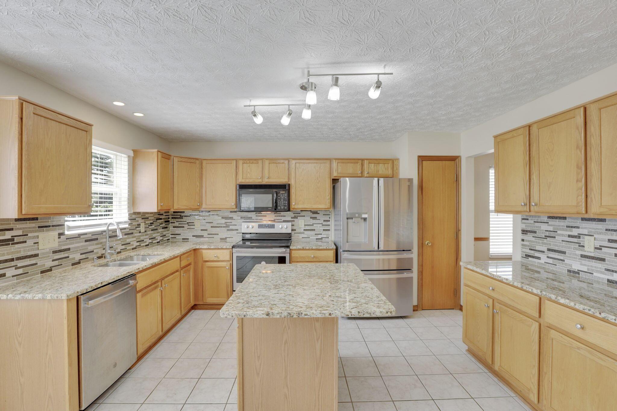 516 Streamwater Drive, Blacklick, Ohio image 24