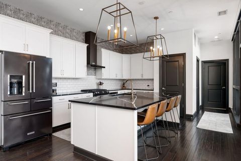 Tiny photo for 250 W Spring Street 613 #613, Columbus, OH 43215 (MLS # 225045137)