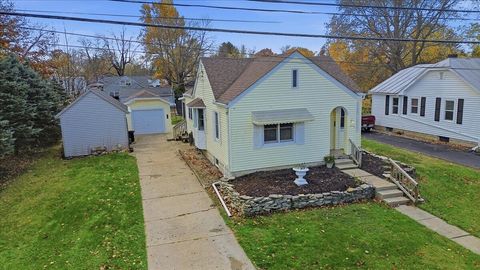 Photo of 304 Pine Street, Mount Vernon, OH 43050 (MLS # 225042582)