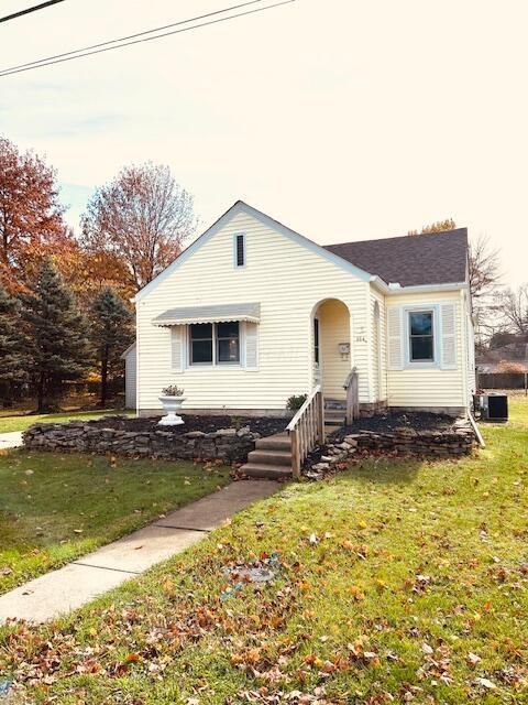 Photo of 304 Pine Street, Mount Vernon, OH 43050 (MLS # 225042582)