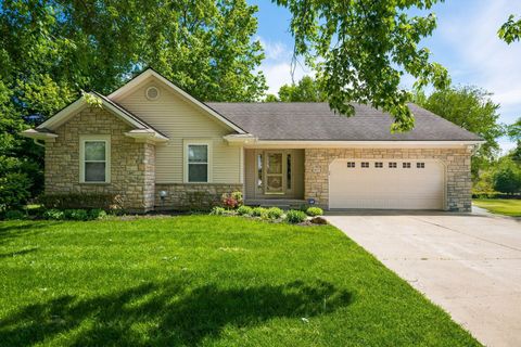 Photo of 1677 Francisco Road, Columbus, OH 43220 (MLS # 226002217)