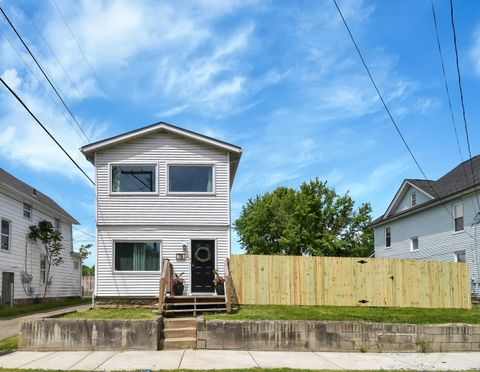 Photo of 18 E Oak Street, Newark, OH 43055 (MLS # 226014318)