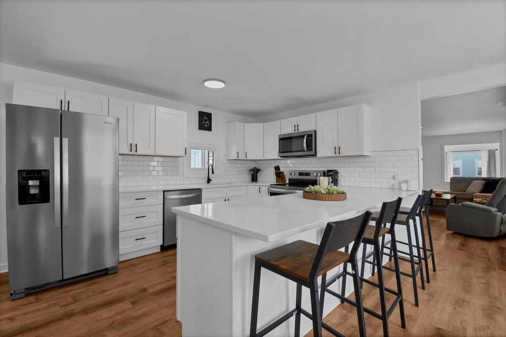 Photo of 18 E Oak Street, Newark, OH 43055 (MLS # 226014318)